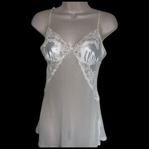 EUC Victoria’s Secret Wedding Bridal Nightgown Silk Slip Dress Chemise  Small
